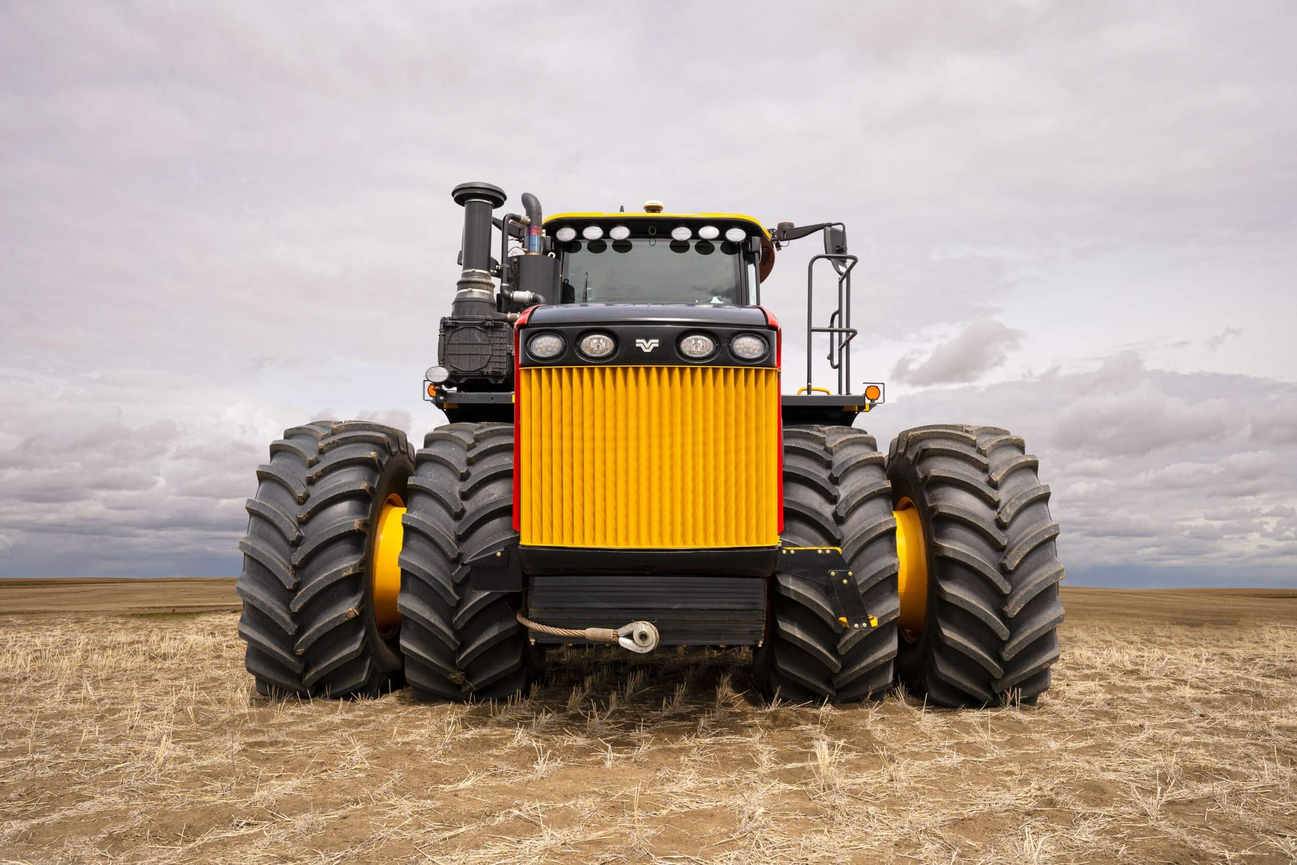 Versatile 570: Технічний Огляд