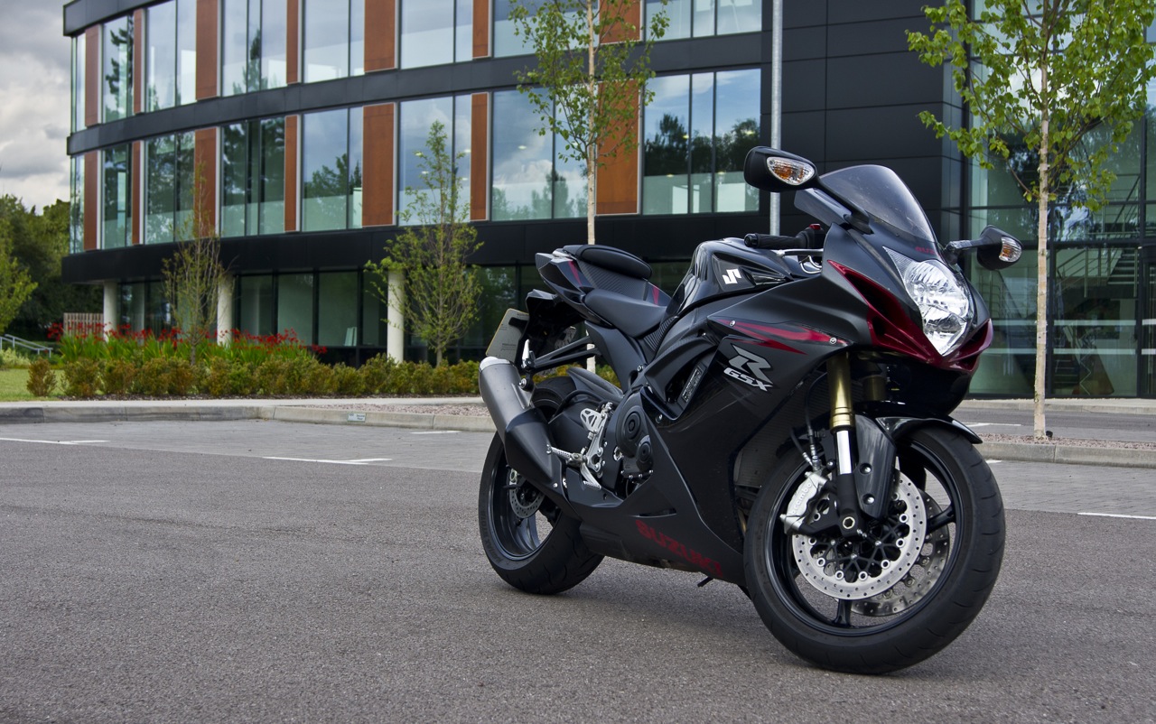Suzuki GSX-R750: Технічний Огляд