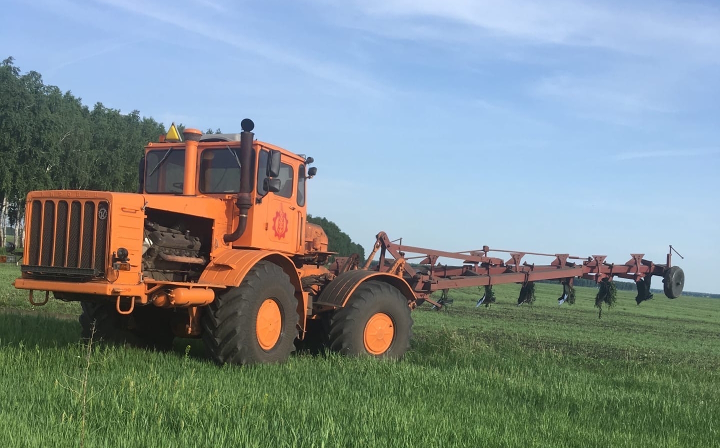 🚜 КІРОВЕЦЬ — легенда сили, що пройшла крізь десятиліття