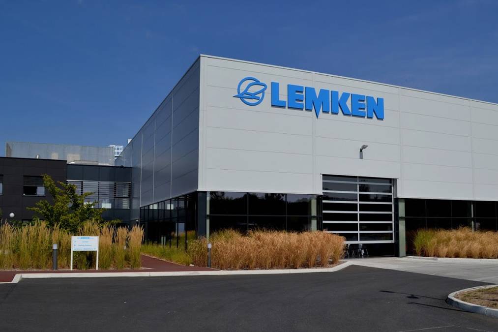 LEMKEN GmbH & Co. KG — синя техніка, що працює замість слів